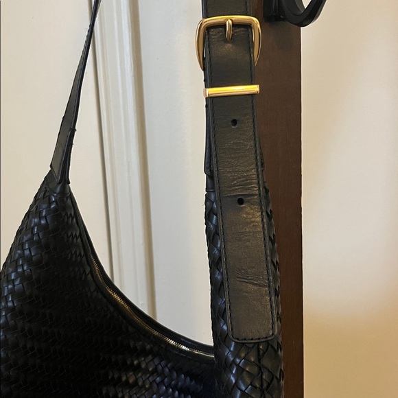 The essential curve shoulder bag - Picture 4 of 16